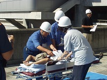 負傷者の搬送及び応急救護訓練