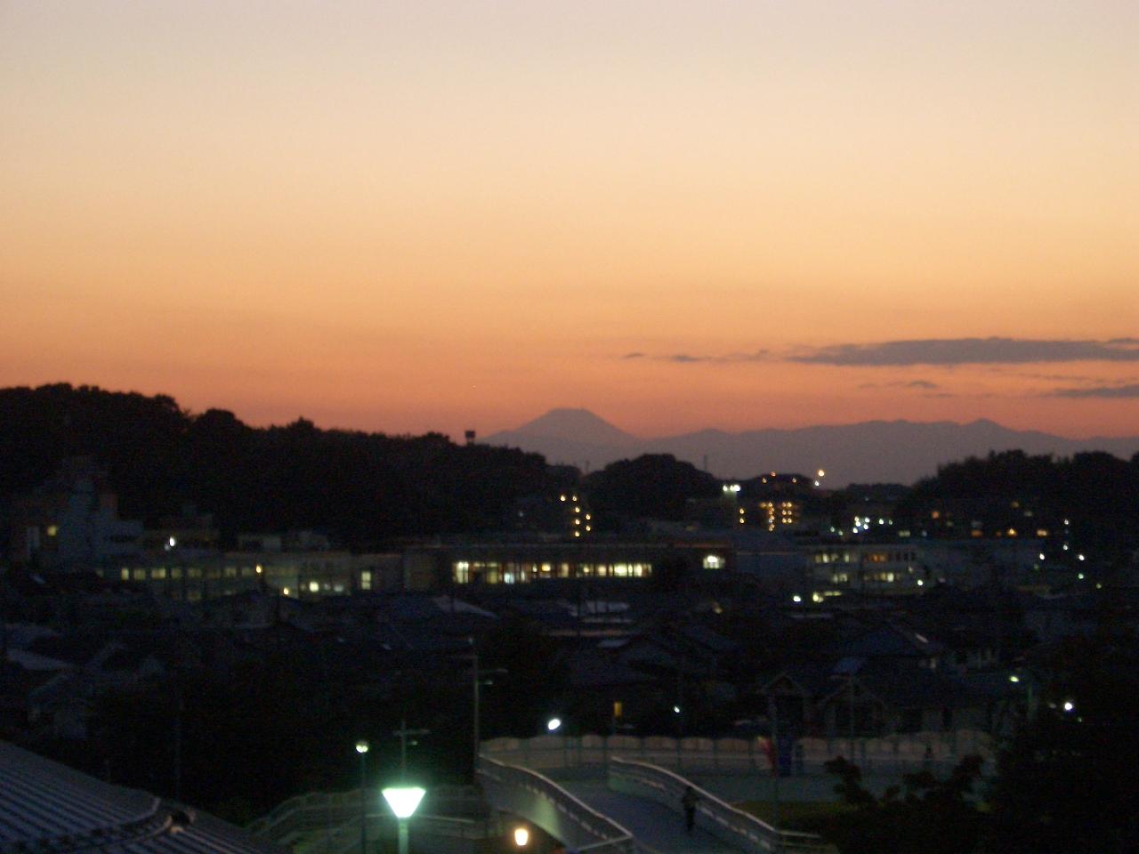 スタジアムから見た夕暮れ