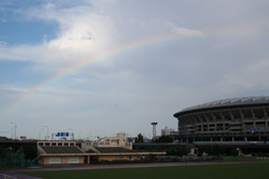 スタジアムにかかる虹