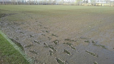 汚泥を被った球技場.jpg