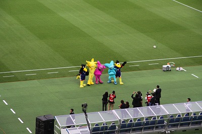 13年ぶりに2002FIFAワールドカップのマスコットが登場 - 日産